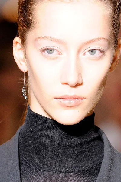 Look 32